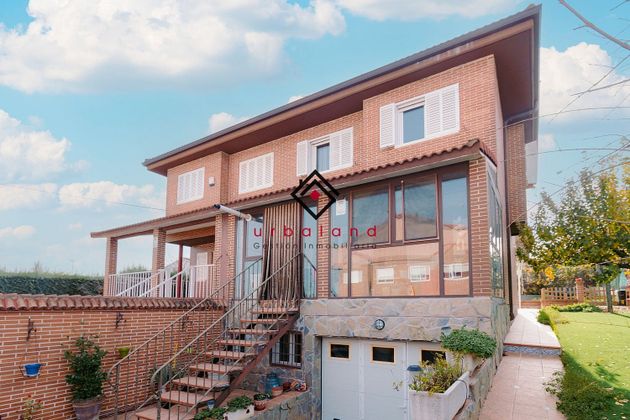 Foto 1 de Casa en venta en calle Benito Pérez Galdós de 4 habitaciones con terraza y garaje