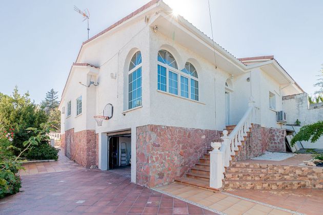 Foto 1 de Casa en venta en Becerril de la Sierra de 3 habitaciones con terraza y piscina