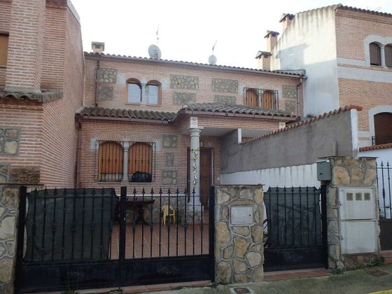 Foto 1 de Casa adossada en venda a Cazalegas de 2 habitacions amb garatge