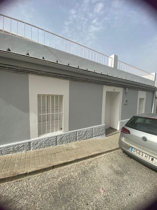 Foto 1 de Venta de casa en Guillena de 3 habitaciones con terraza y aire acondicionado