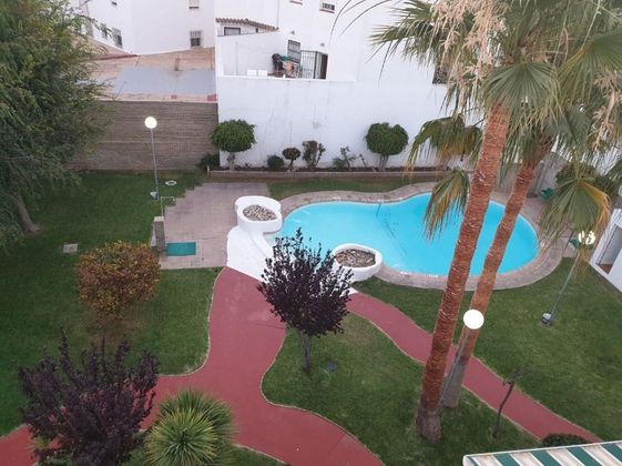 Foto 1 de Ático en alquiler en calle Lirio de 2 habitaciones con terraza y piscina