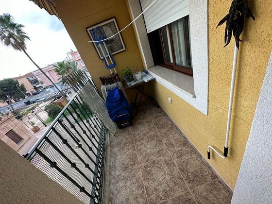 Foto 2 de Pis en venda a calle Escultor Rivera Girona de 2 habitacions amb terrassa i garatge