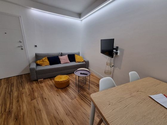 Foto 2 de Piso en alquiler en calle Real de Cartuja de 1 habitación con muebles y aire acondicionado