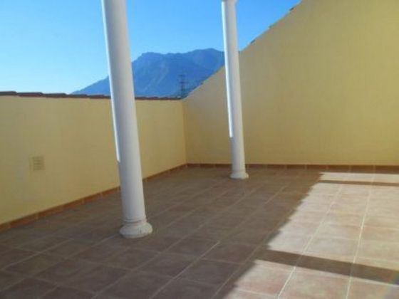 Foto 2 de Àtic en venda a Los Jardines de Marbella - La Ermita de 1 habitació amb terrassa i piscina