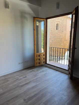 Foto 1 de Piso en alquiler en calle Santa Leocadia de 1 habitación con muebles y balcón