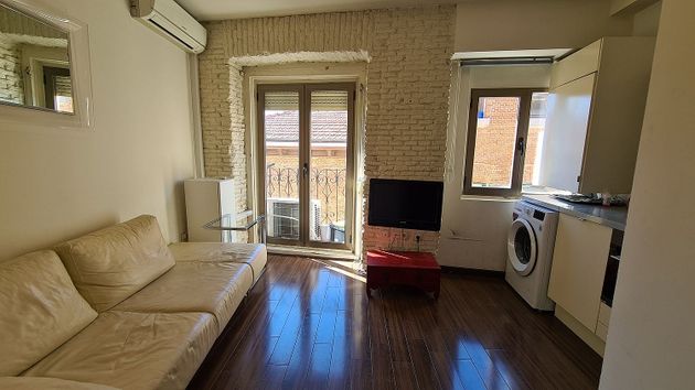 Foto 2 de Venta de piso en Embajadores - Lavapiés de 1 habitación con balcón y aire acondicionado