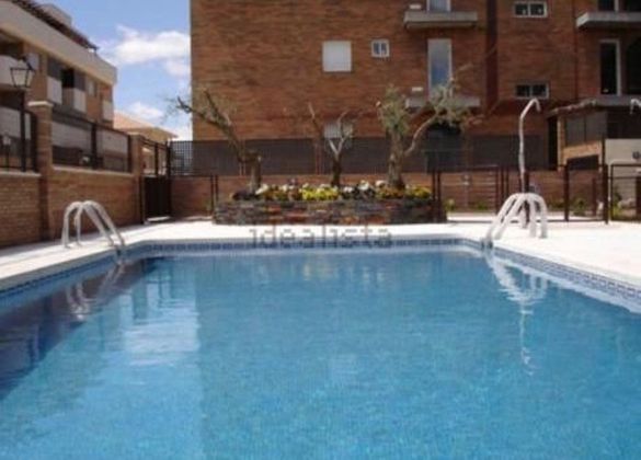 Foto 1 de Venta de piso en Brunete de 2 habitaciones con terraza y piscina