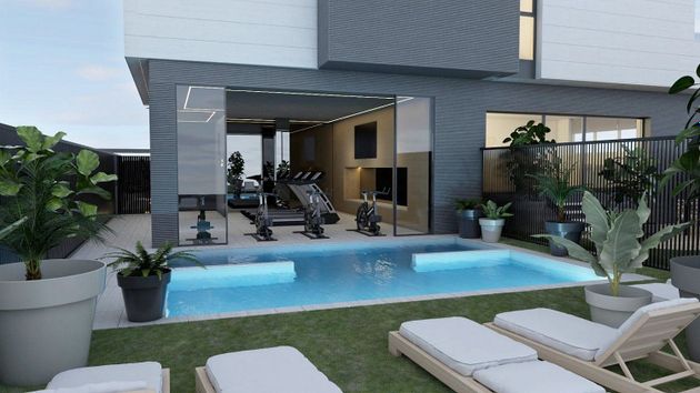 Foto 1 de Pis en venda a Juan Carlos I de 3 habitacions amb terrassa i piscina