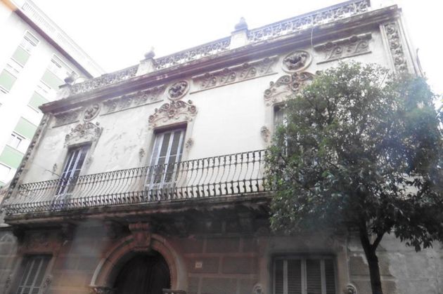 Foto 2 de Edificio en venta en calle Sant Ferriol de 302 m²