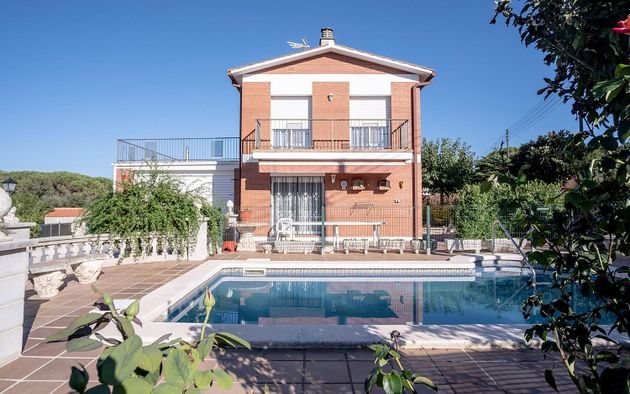 Foto 2 de Chalet en venta en Llagostera de 5 habitaciones con terraza y piscina