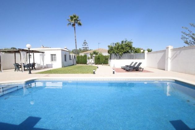 Foto 1 de Xalet en venda a Olivares de 3 habitacions amb piscina i garatge