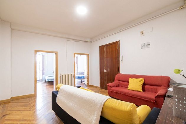 Foto 1 de Alquiler de piso en calle De Martín de Los Heros de 7 habitaciones con muebles y balcón