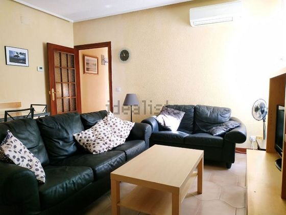 Foto 2 de Alquiler de piso en Vallehermoso de 4 habitaciones con muebles y balcón