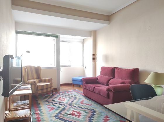 Foto 1 de Piso en alquiler en Jerónimos de 1 habitación con terraza y muebles