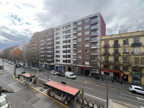 Foto 1 de Venta de piso en El Pilar de 3 habitaciones con terraza y balcón
