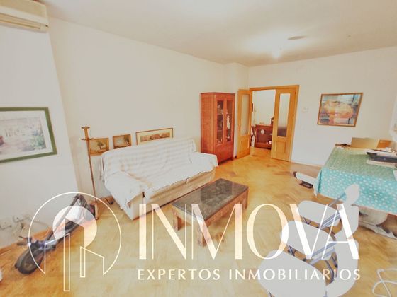 Foto 1 de Piso en venta en Alameda de Osuna de 3 habitaciones con terraza y piscina