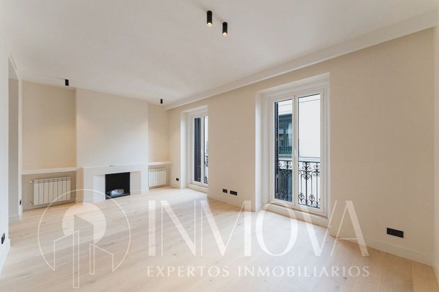 Foto 1 de Venta de piso en Cortes - Huertas de 3 habitaciones con balcón y aire acondicionado