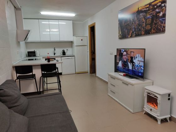 Foto 2 de Alquiler de piso en calle De Ochagavia de 2 habitaciones con muebles y calefacción