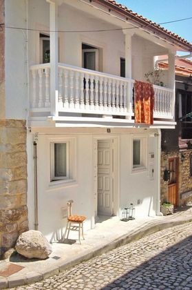 Foto 2 de Casa en lloguer a barrio Sobrellano de 2 habitacions amb mobles i balcó