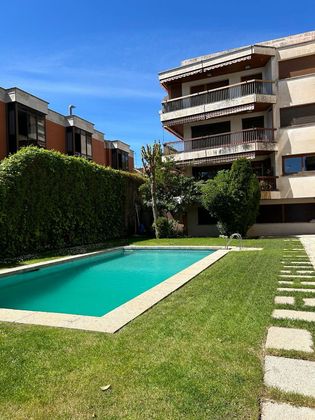 Foto 1 de Pis en lloguer a calle De Triana de 3 habitacions amb terrassa i piscina