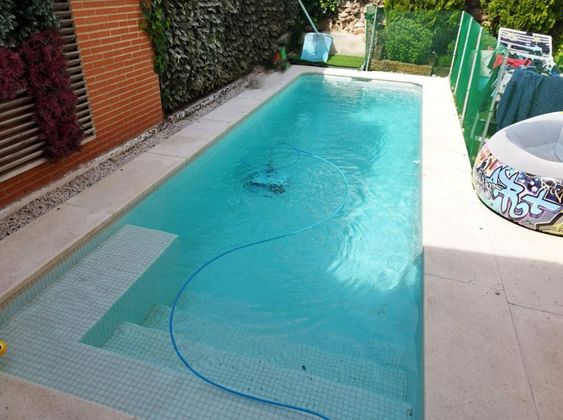 Foto 2 de Venta de casa en Pedrezuela de 4 habitaciones con piscina y jardín