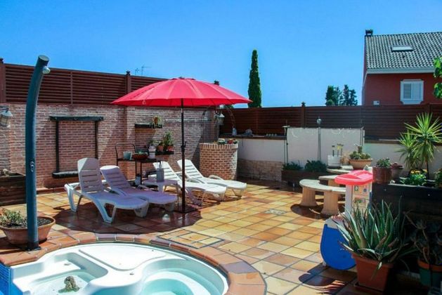 Foto 2 de Venta de casa en Cobeña de 6 habitaciones con terraza y piscina