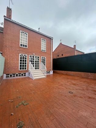 Foto 1 de Casa adossada en venda a Pintores-Ferial de 5 habitacions amb terrassa i garatge