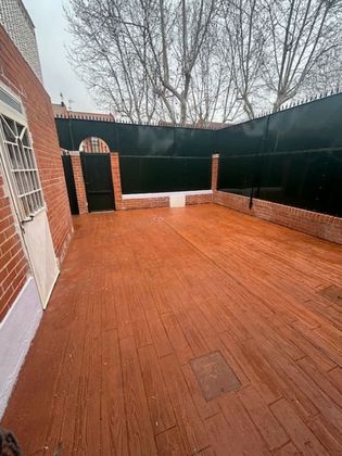 Foto 2 de Casa adossada en venda a Pintores-Ferial de 5 habitacions amb terrassa i garatge