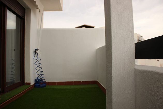 Foto 2 de Alquiler de piso en avenida Alcazaba de 2 habitaciones con terraza y piscina