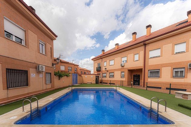 Foto 1 de Dúplex en venta en Viso de San Juan (El) de 4 habitaciones con terraza y piscina