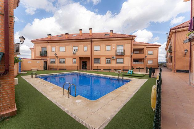 Foto 1 de Dúplex en venda a Viso de San Juan (El) de 4 habitacions amb terrassa i piscina