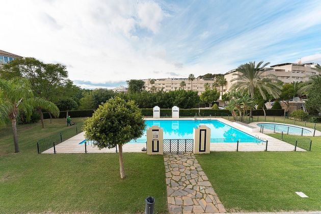 Foto 2 de Piso en venta en El Mayorazgo - El Limonar de 4 habitaciones con terraza y piscina