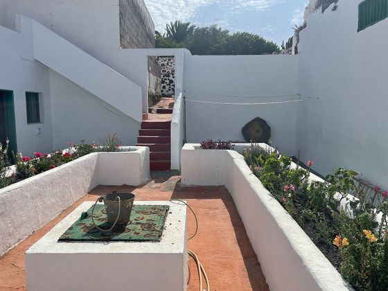 Foto 2 de Venta de casa en Villa de Teguise de 5 habitaciones con jardín