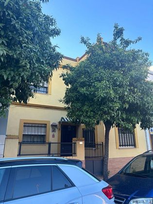 Foto 2 de Casa adossada en venda a La Buhaira de 5 habitacions amb terrassa i jardí
