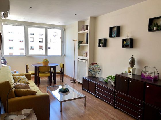 Foto 2 de Alquiler de piso en Arapiles de 2 habitaciones con muebles y aire acondicionado