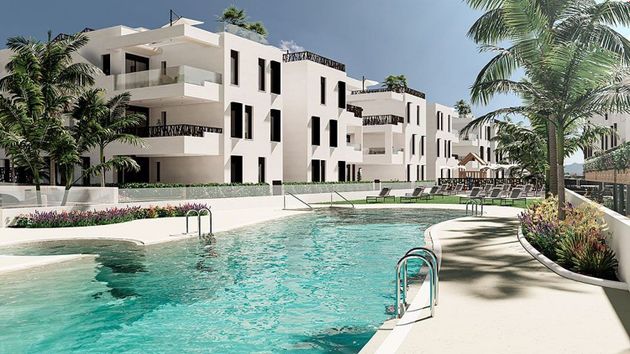 Foto 1 de Ático en venta en calle Órbita de 3 habitaciones con terraza y piscina