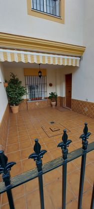 Foto 2 de Casa en venda a Rinconada (La) de 4 habitacions amb terrassa i jardí