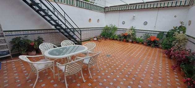 Foto 1 de Casa en venta en calle Miguel Delibes de 5 habitaciones con terraza y jardín
