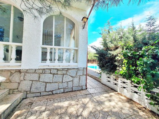 Foto 1 de Xalet en venda a Serracines de 3 habitacions amb terrassa i piscina