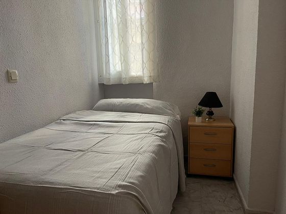 Foto 2 de Pis en lloguer a Delicias de 2 habitacions amb mobles i aire acondicionat