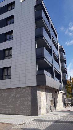 Foto 1 de Alquiler de ático en calle María Camino Oscoz Urriza de 1 habitación con terraza y garaje
