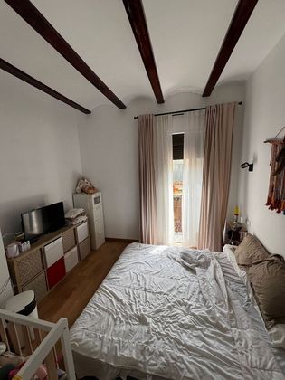 Foto 2 de Piso en venta en En Corts de 2 habitaciones con terraza y aire acondicionado