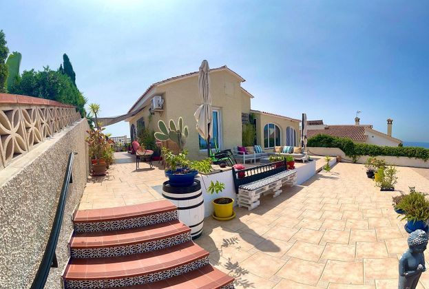 Foto 2 de Chalet en venta en Benajarafe – Almayate de 3 habitaciones con terraza y piscina