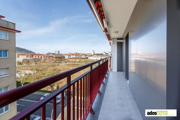 Foto 2 de Pis en venda a calle Indamendi Kalea de 3 habitacions amb terrassa i balcó