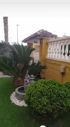 Foto 1 de Venta de casa adosada en calle Guadalest de 5 habitaciones con terraza y piscina