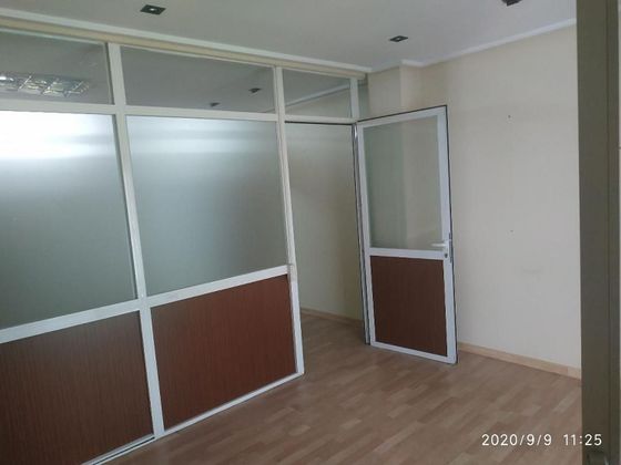 Foto 1 de Oficina en alquiler en calle Cbedoya con ascensor