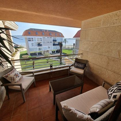 Foto 1 de Àtic en lloguer a calle Isla de la Toja de 3 habitacions amb terrassa i piscina
