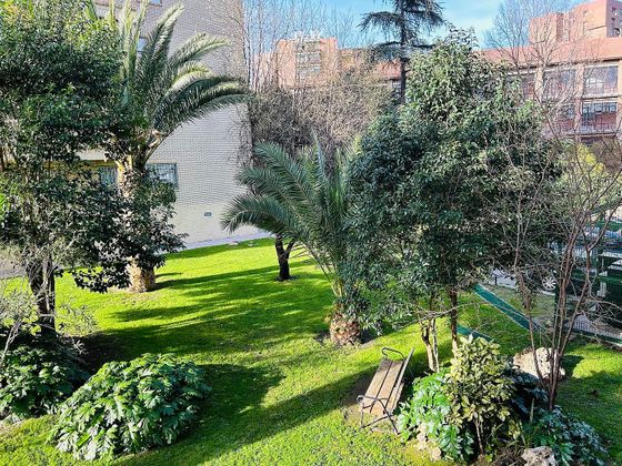 Foto 2 de Piso en venta en Aluche de 4 habitaciones con terraza y jardín