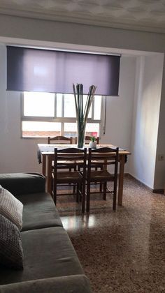 Foto 1 de Pis en lloguer a El Pilar de 3 habitacions amb mobles i balcó