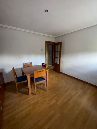 Foto 2 de Pis en lloguer a Simancas de 2 habitacions amb mobles i calefacció
